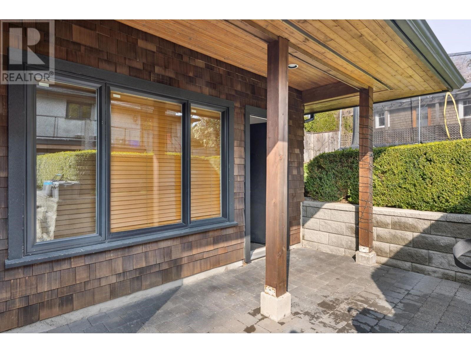












1031 INGLEWOOD AVENUE

,
West Vancouver,




British Columbia
V7T1Y1

