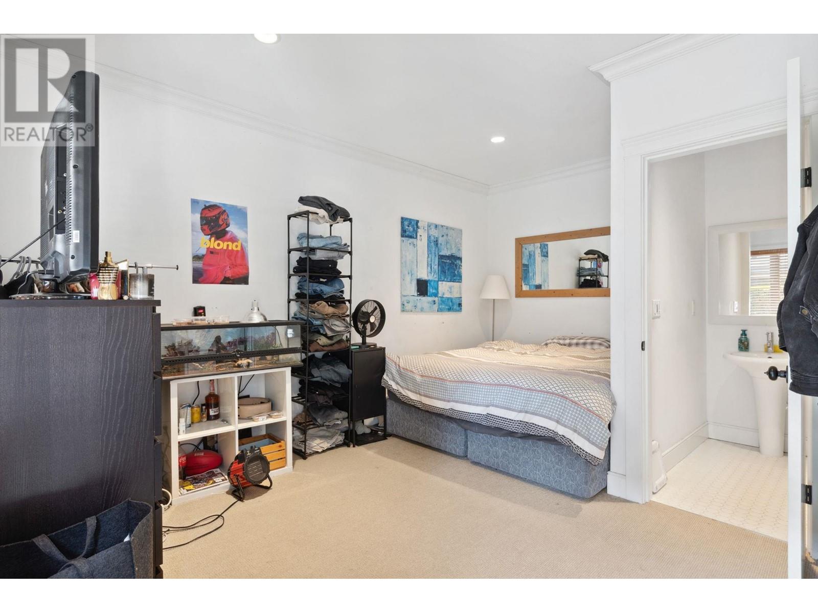 












1031 INGLEWOOD AVENUE

,
West Vancouver,




British Columbia
V7T1Y1


