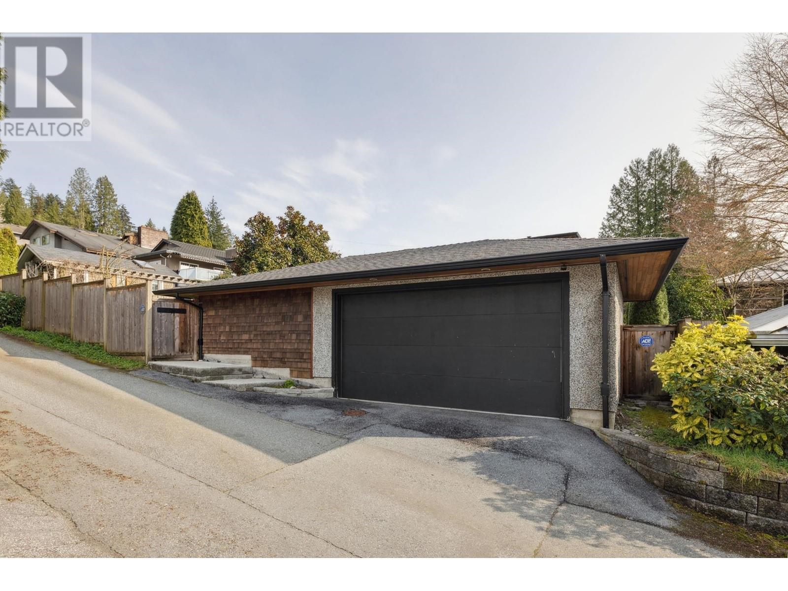 












1031 INGLEWOOD AVENUE

,
West Vancouver,




British Columbia
V7T1Y1

