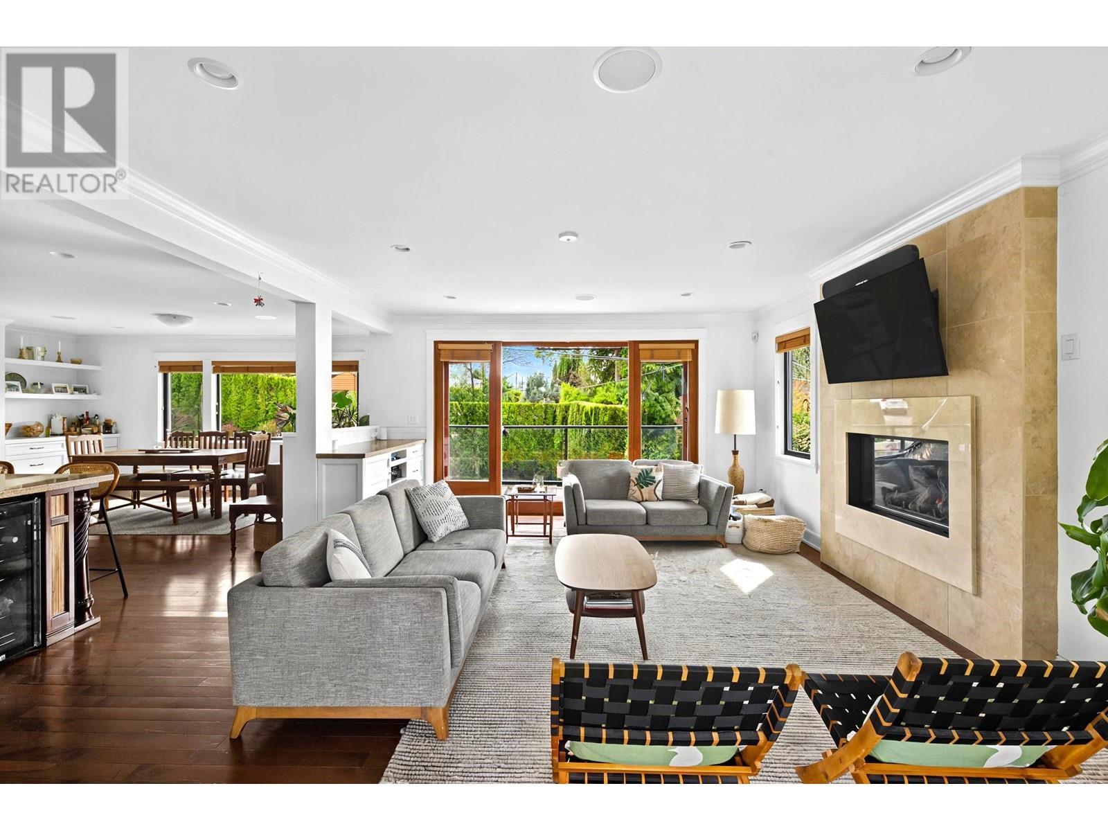 












1031 INGLEWOOD AVENUE

,
West Vancouver,




British Columbia
V7T1Y1

