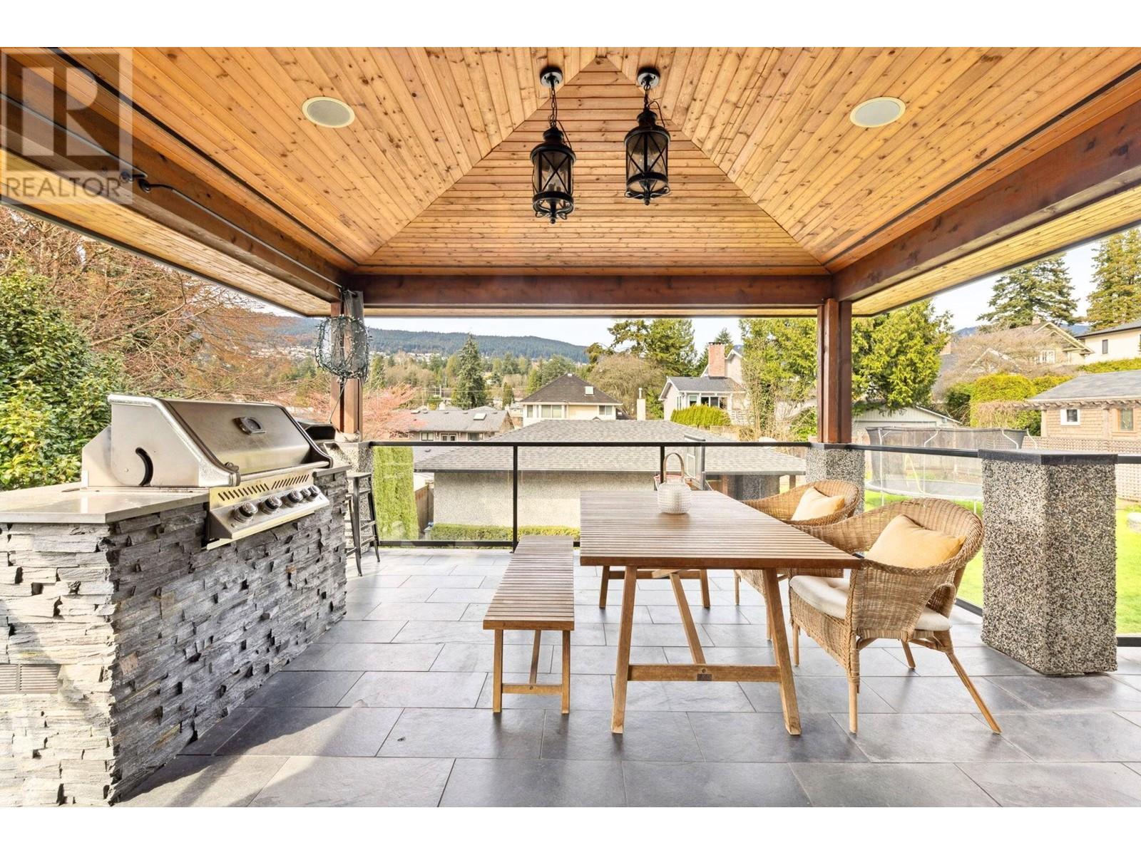 












1031 INGLEWOOD AVENUE

,
West Vancouver,




British Columbia
V7T1Y1


