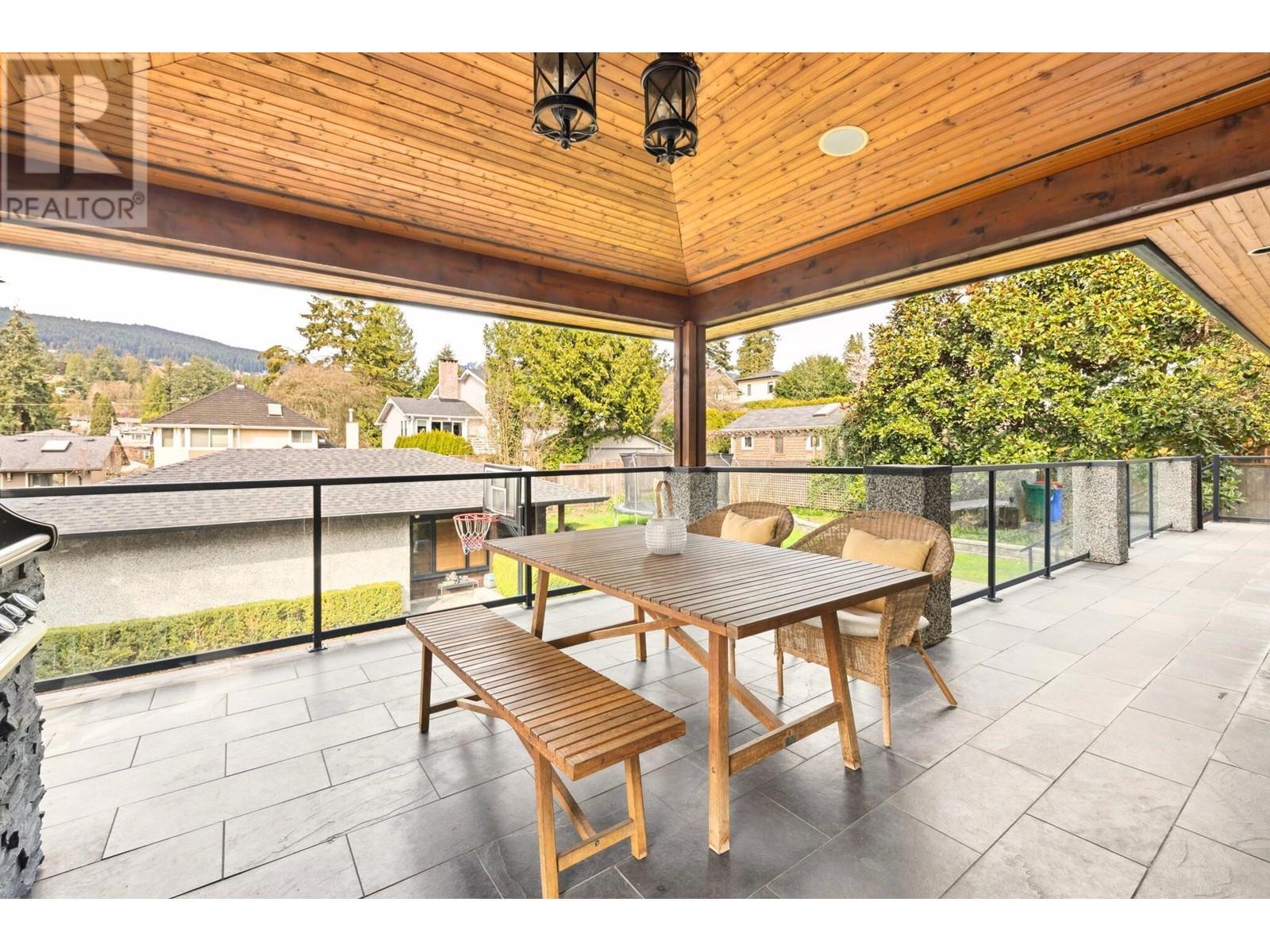 












1031 INGLEWOOD AVENUE

,
West Vancouver,




British Columbia
V7T1Y1


