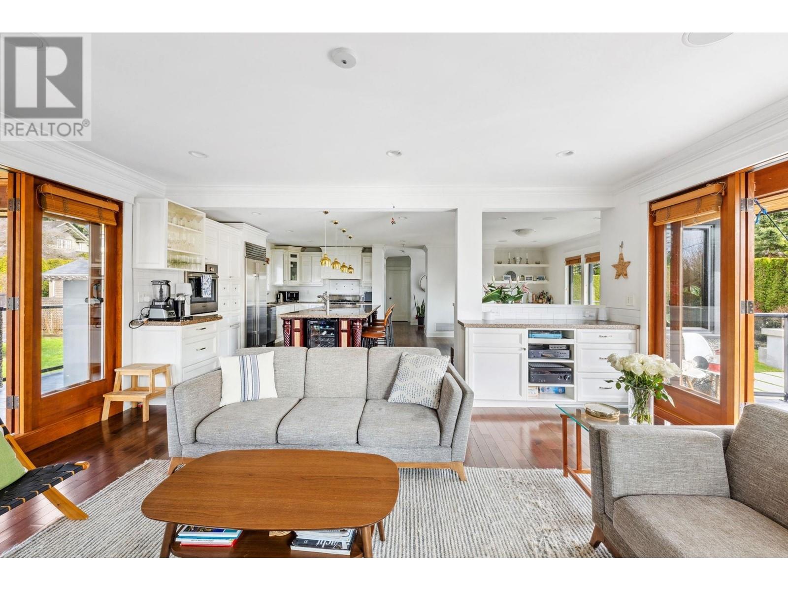 












1031 INGLEWOOD AVENUE

,
West Vancouver,




British Columbia
V7T1Y1


