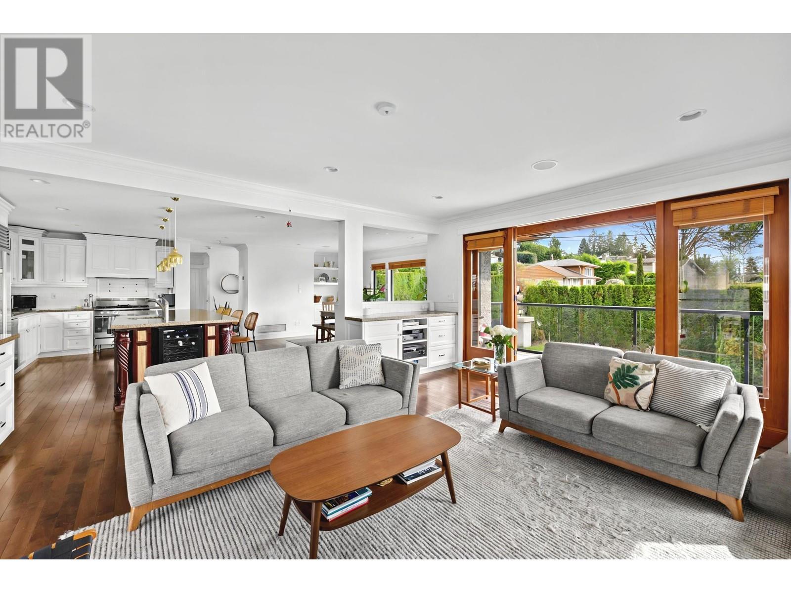 












1031 INGLEWOOD AVENUE

,
West Vancouver,




British Columbia
V7T1Y1


