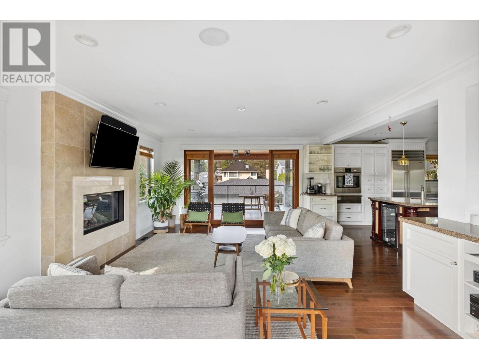 












1031 INGLEWOOD AVENUE

,
West Vancouver,




British Columbia
V7T1Y1


