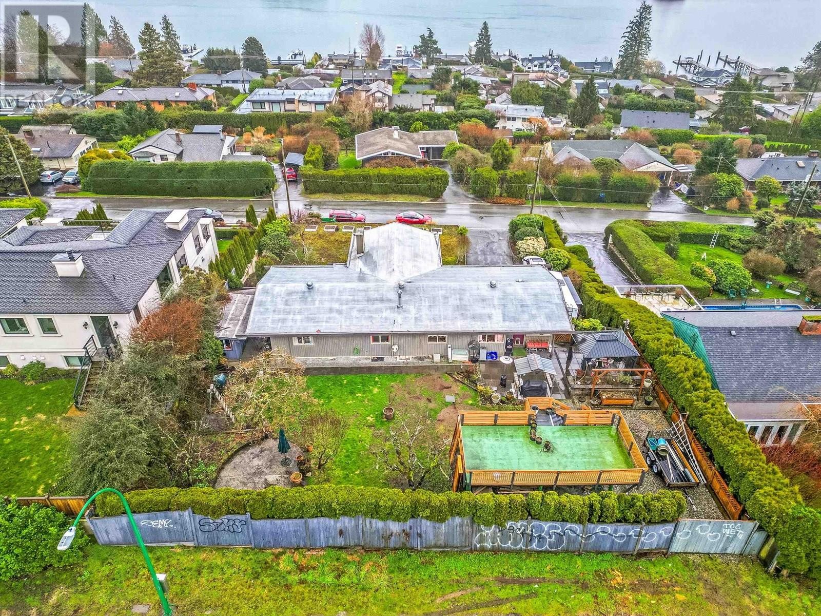 












645 BAYCREST DRIVE

,
North Vancouver,




British Columbia
V7G1N7

