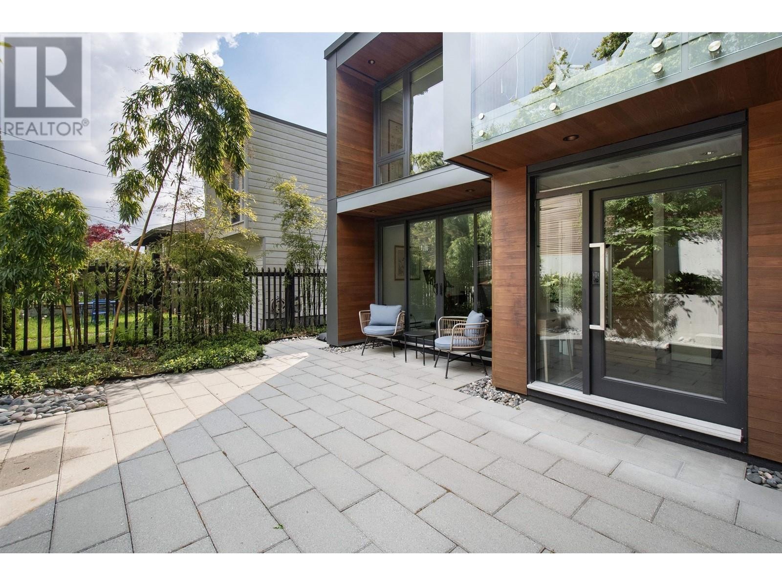 












3895 LONSDALE AVENUE

,
North Vancouver,




British Columbia
V7N3K8

