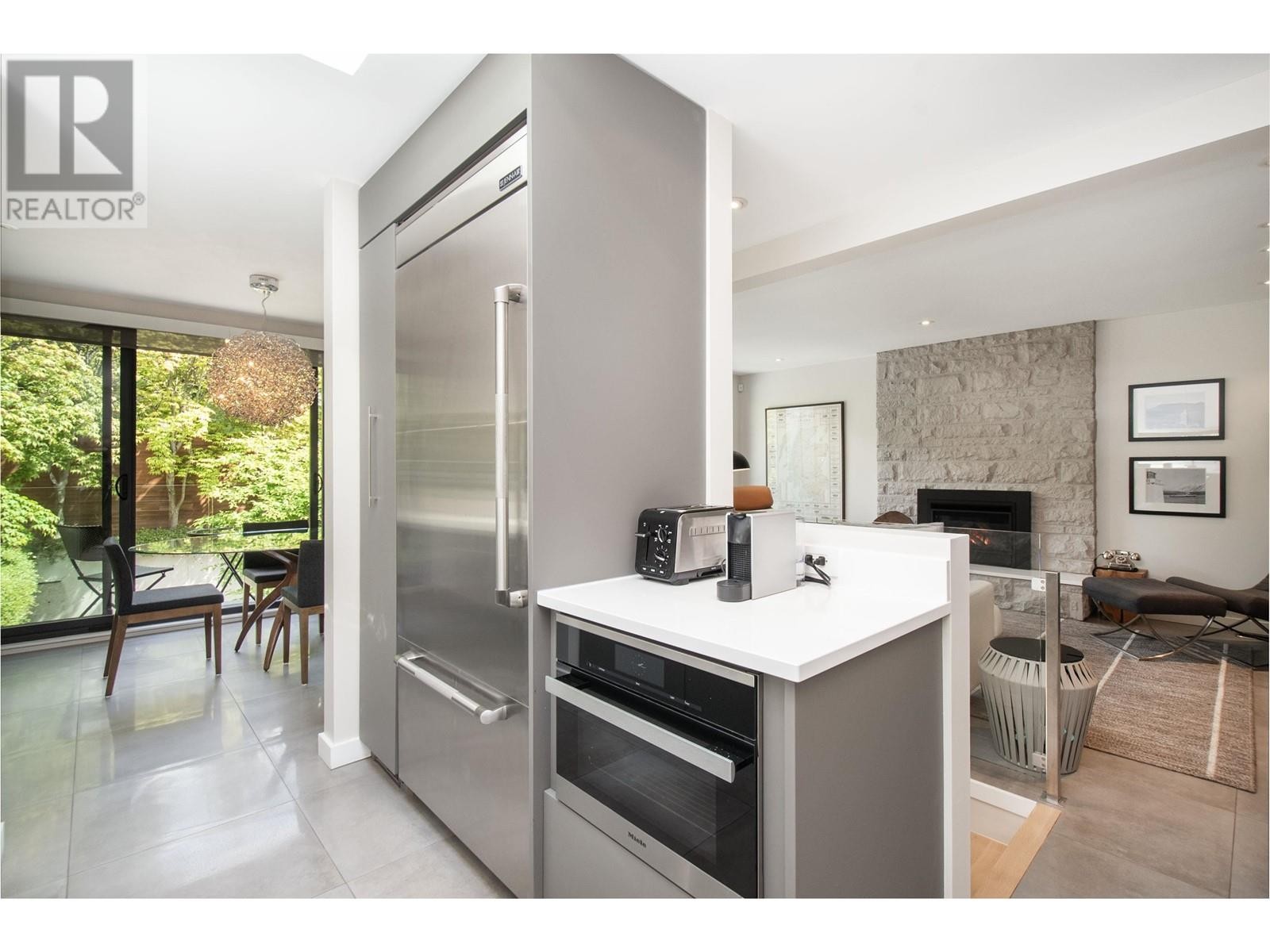 












3895 LONSDALE AVENUE

,
North Vancouver,




British Columbia
V7N3K8

