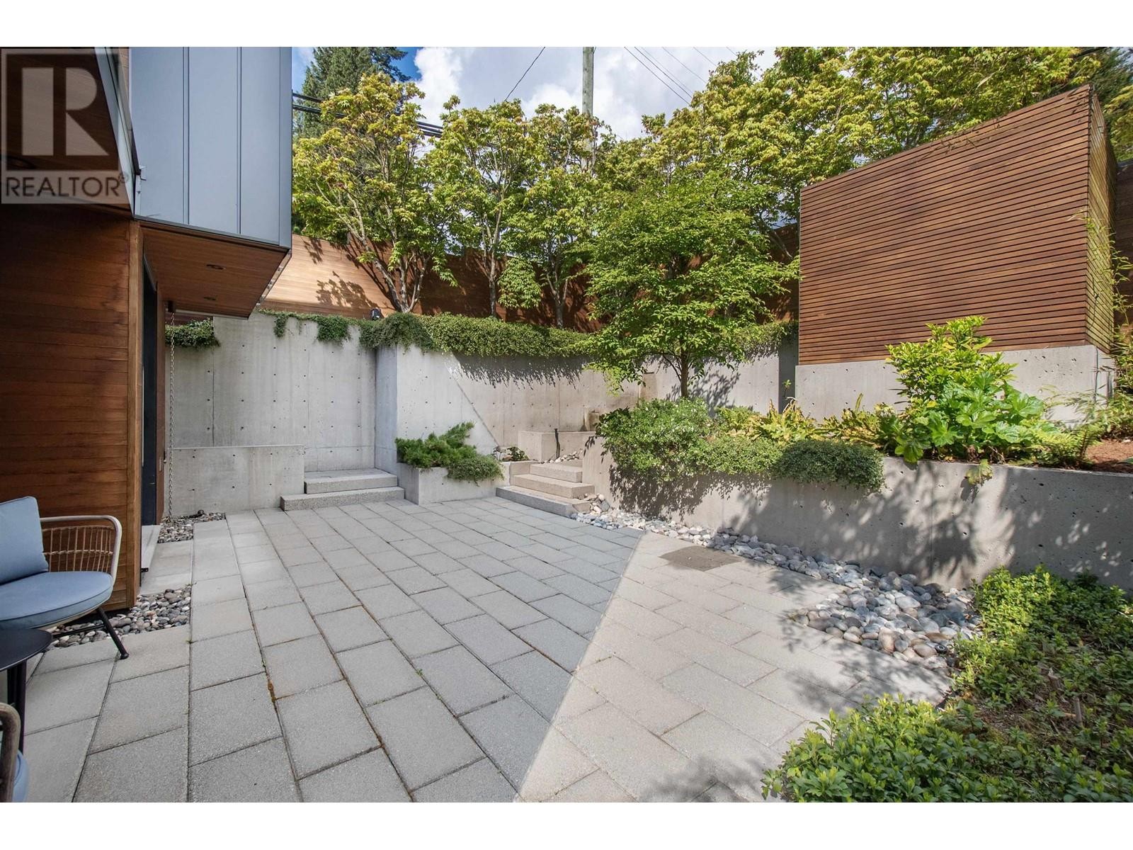 












3895 LONSDALE AVENUE

,
North Vancouver,




British Columbia
V7N3K8

