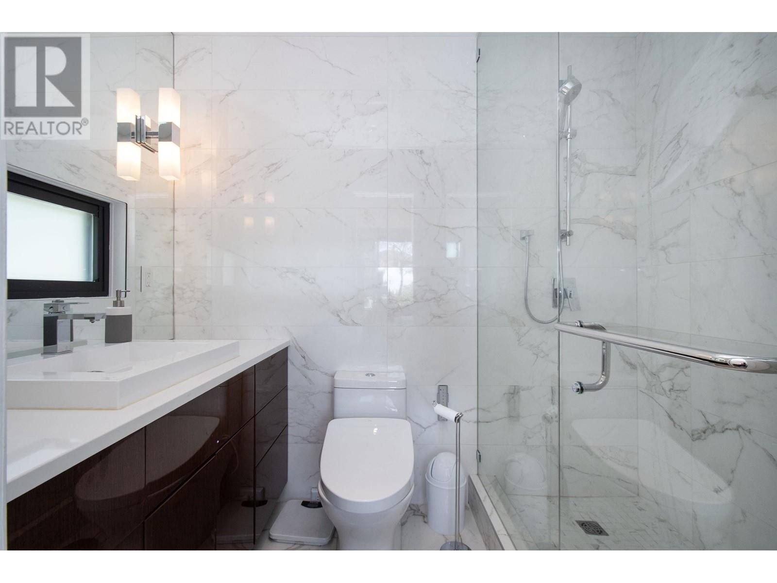












3895 LONSDALE AVENUE

,
North Vancouver,




British Columbia
V7N3K8

