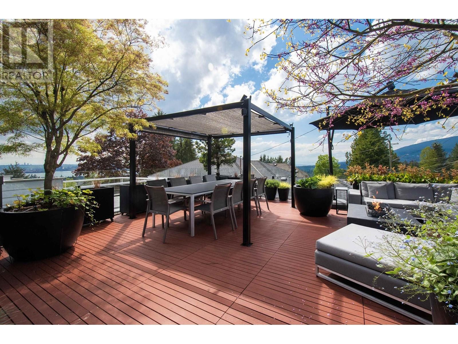 












3895 LONSDALE AVENUE

,
North Vancouver,




British Columbia
V7N3K8

