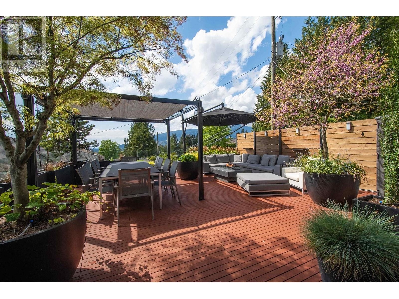 












3895 LONSDALE AVENUE

,
North Vancouver,




British Columbia
V7N3K8

