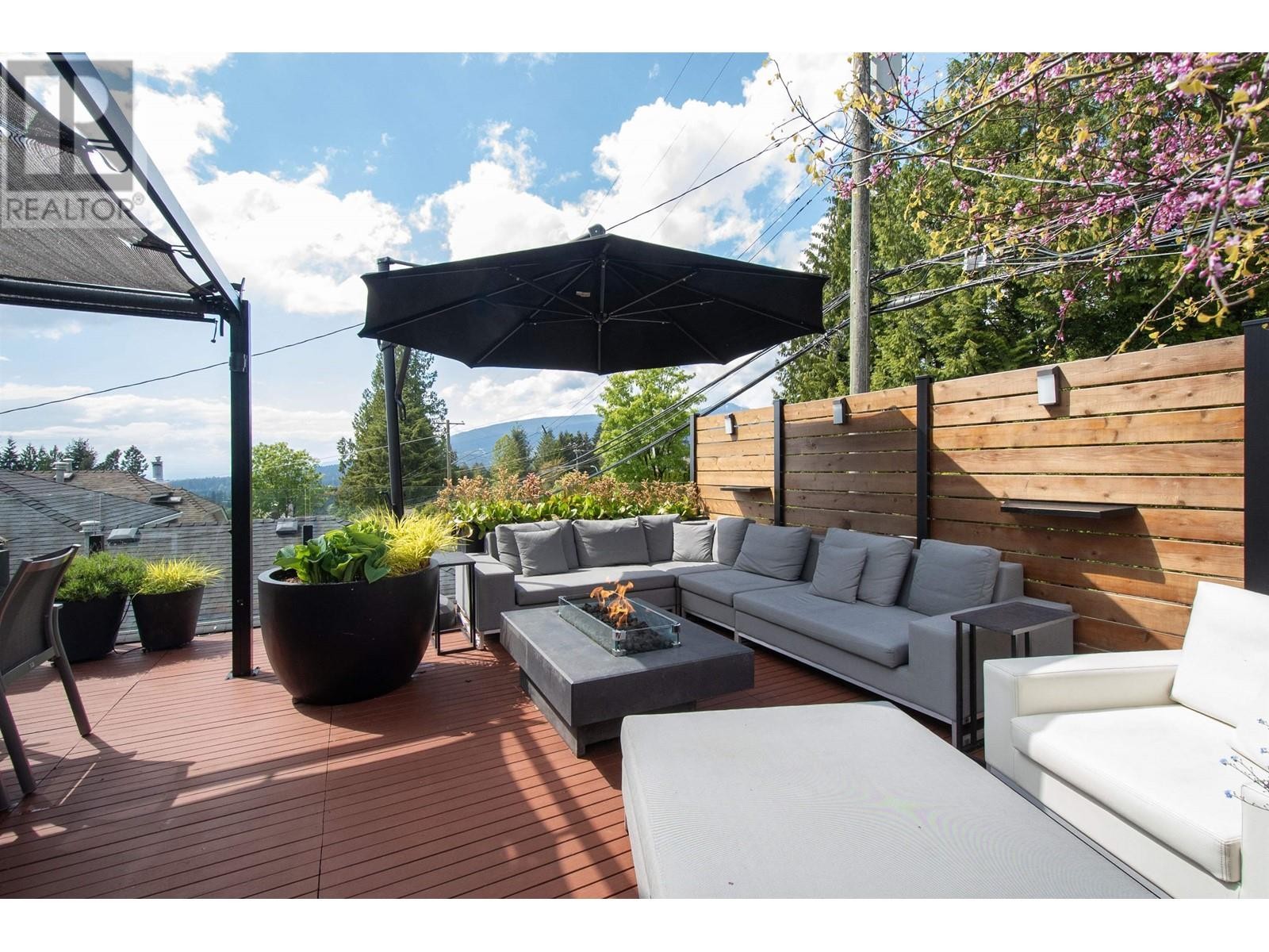 












3895 LONSDALE AVENUE

,
North Vancouver,




British Columbia
V7N3K8

