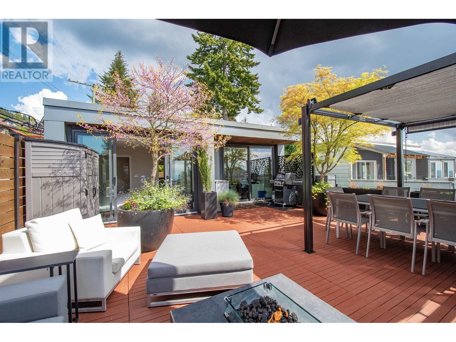 












3895 LONSDALE AVENUE

,
North Vancouver,




British Columbia
V7N3K8

