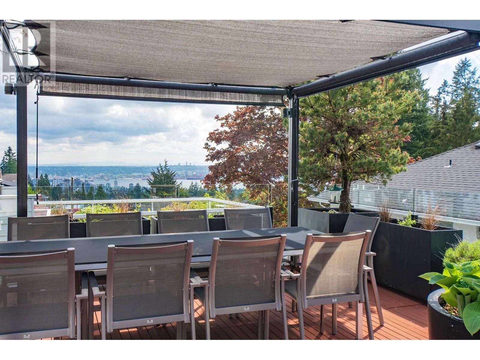 












3895 LONSDALE AVENUE

,
North Vancouver,




British Columbia
V7N3K8

