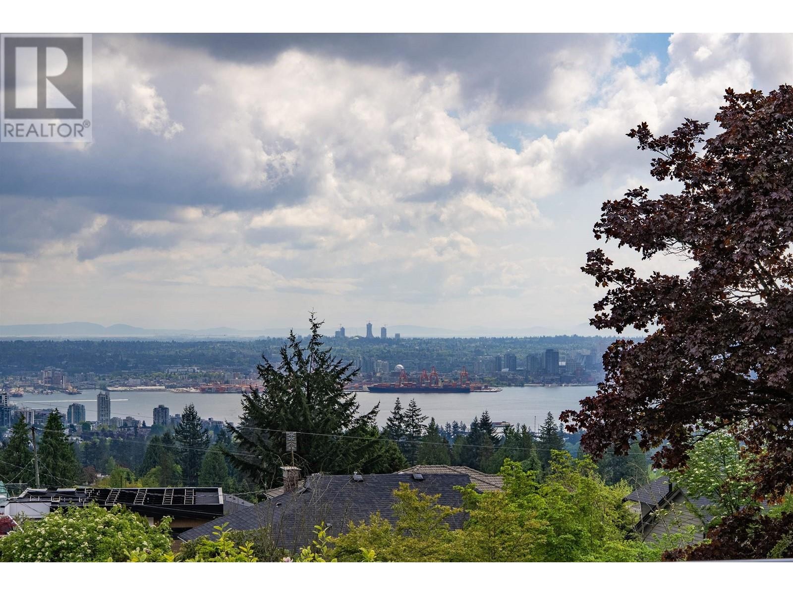 












3895 LONSDALE AVENUE

,
North Vancouver,




British Columbia
V7N3K8

