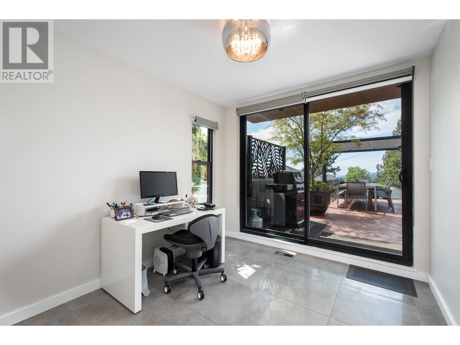 












3895 LONSDALE AVENUE

,
North Vancouver,




British Columbia
V7N3K8

