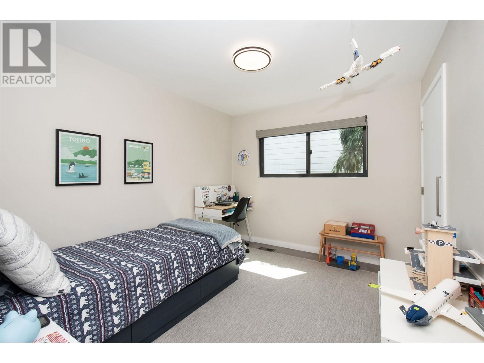 












3895 LONSDALE AVENUE

,
North Vancouver,




British Columbia
V7N3K8

