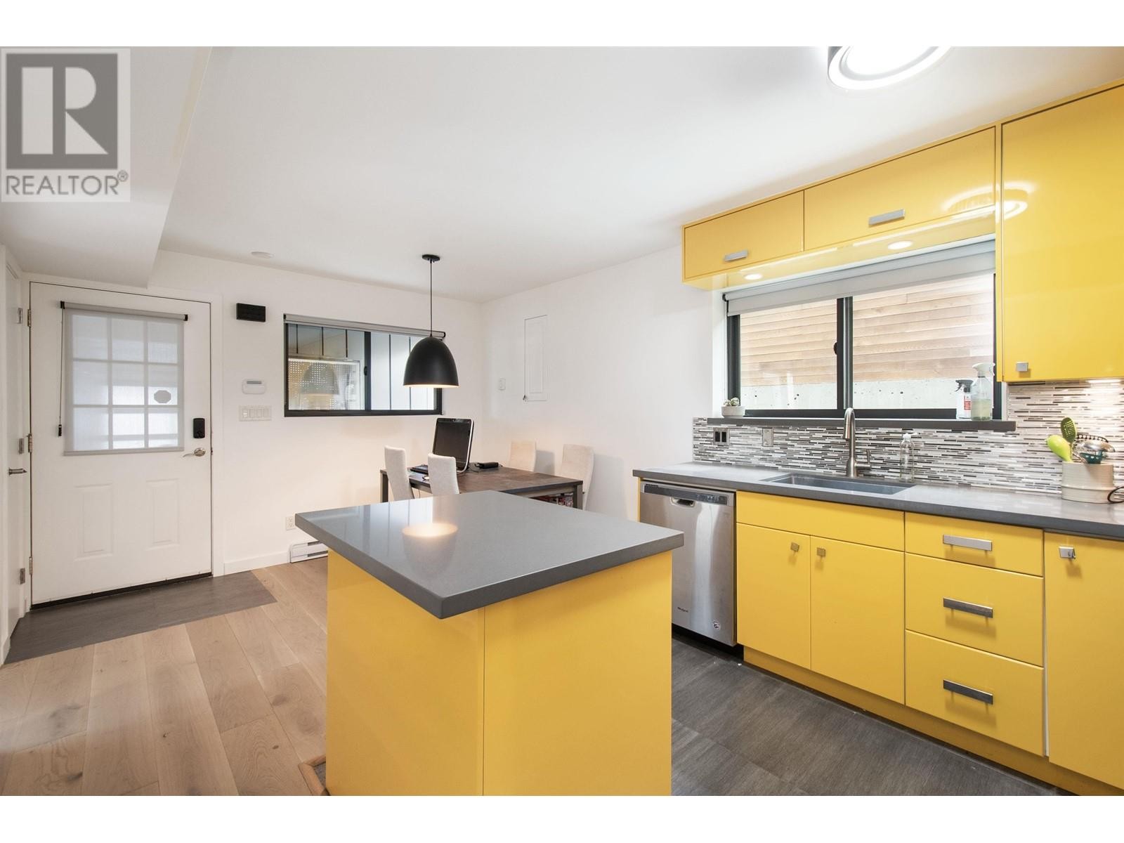 












3895 LONSDALE AVENUE

,
North Vancouver,




British Columbia
V7N3K8

