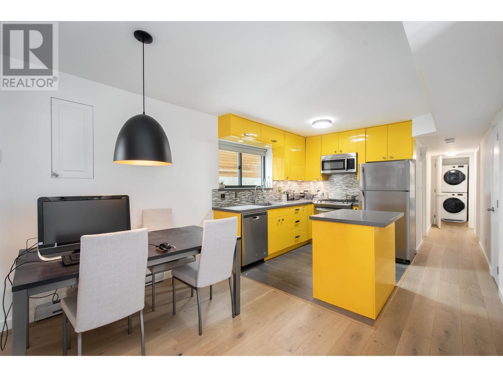 












3895 LONSDALE AVENUE

,
North Vancouver,




British Columbia
V7N3K8

