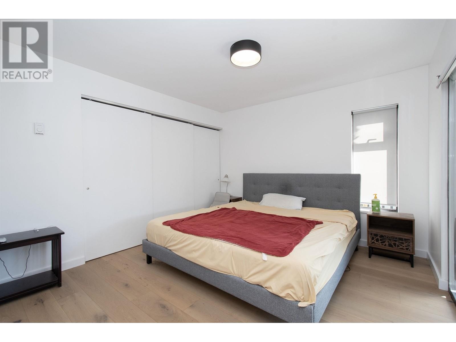 












3895 LONSDALE AVENUE

,
North Vancouver,




British Columbia
V7N3K8


