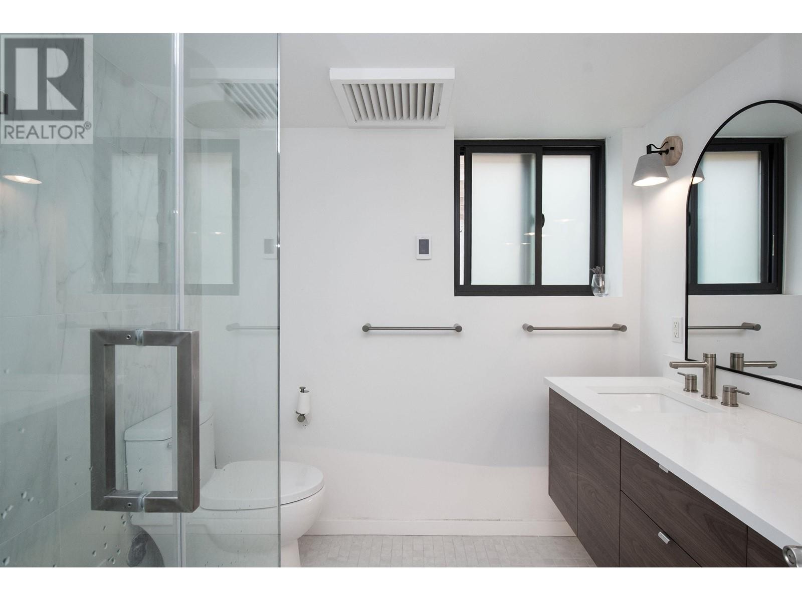












3895 LONSDALE AVENUE

,
North Vancouver,




British Columbia
V7N3K8

