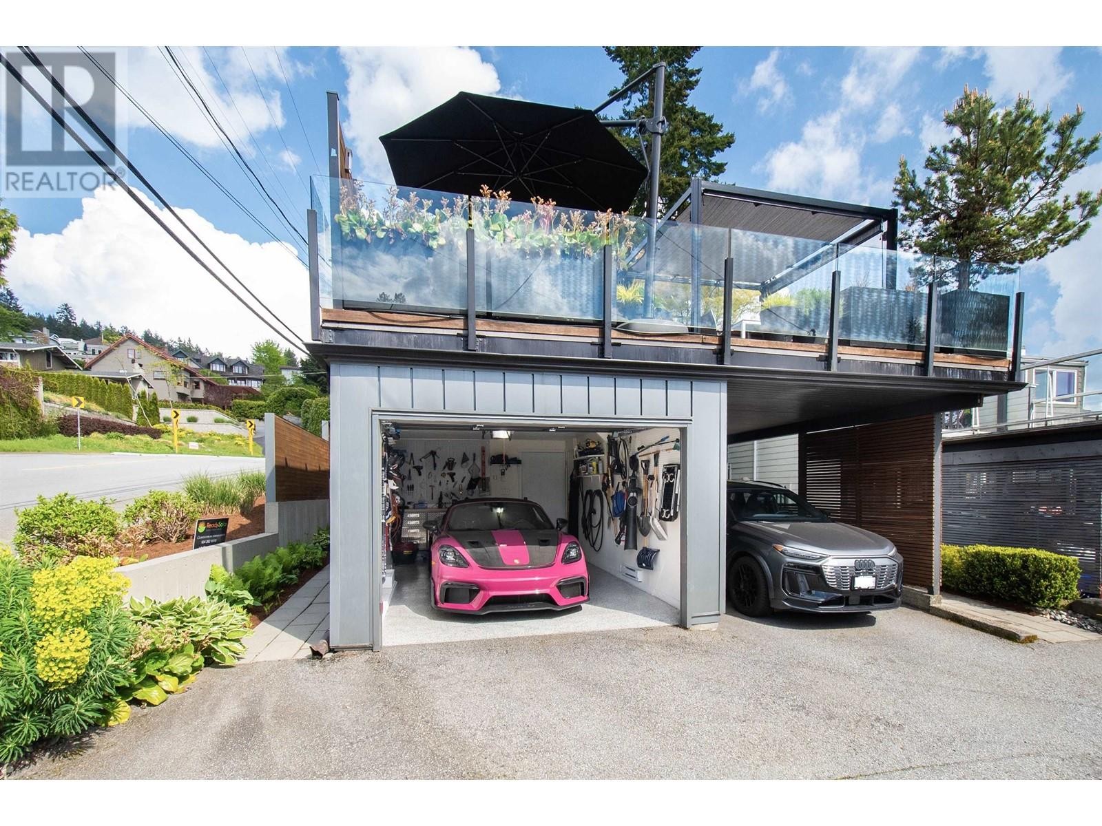 












3895 LONSDALE AVENUE

,
North Vancouver,




British Columbia
V7N3K8

