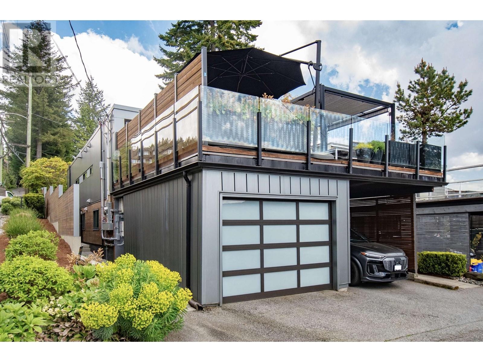 












3895 LONSDALE AVENUE

,
North Vancouver,




British Columbia
V7N3K8

