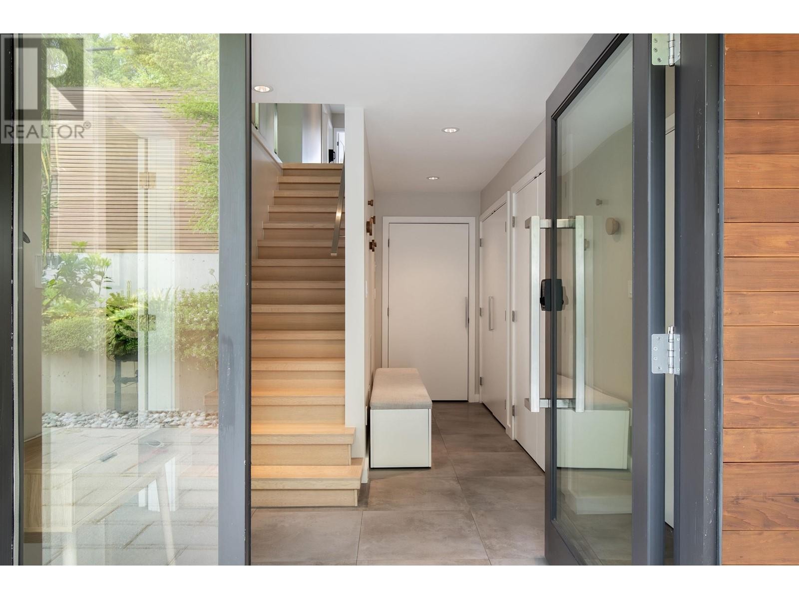 












3895 LONSDALE AVENUE

,
North Vancouver,




British Columbia
V7N3K8

