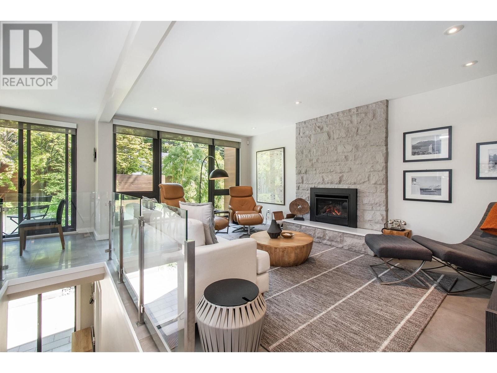 












3895 LONSDALE AVENUE

,
North Vancouver,




British Columbia
V7N3K8

