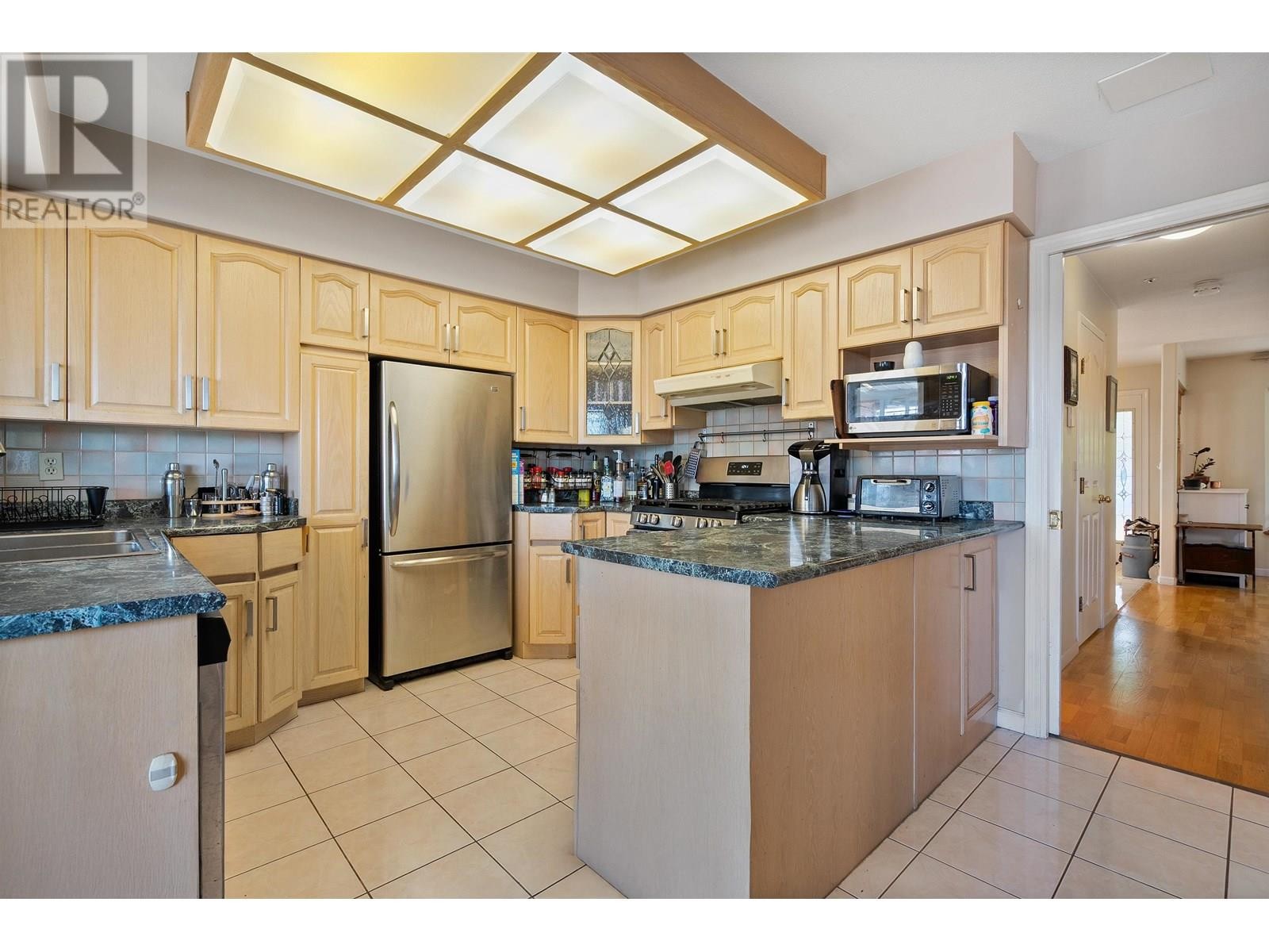 












4988 SHERBROOKE STREET

,
Vancouver,




British Columbia
V5W3M2


