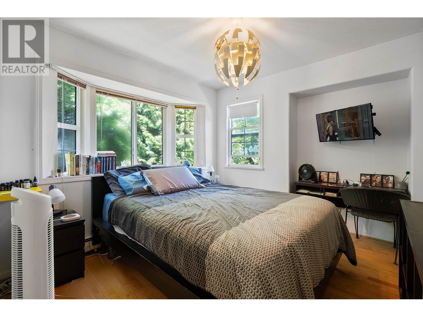 












4988 SHERBROOKE STREET

,
Vancouver,




British Columbia
V5W3M2

