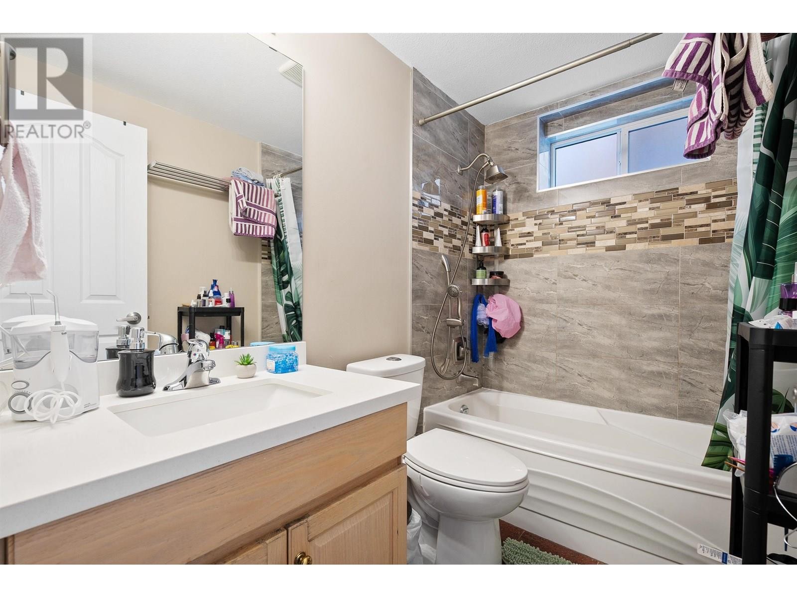 












4988 SHERBROOKE STREET

,
Vancouver,




British Columbia
V5W3M2

