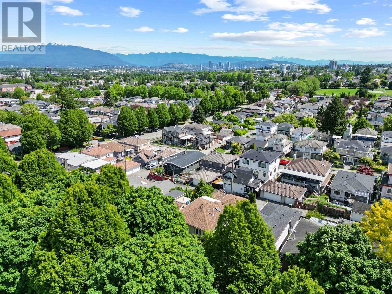 












4988 SHERBROOKE STREET

,
Vancouver,




British Columbia
V5W3M2

