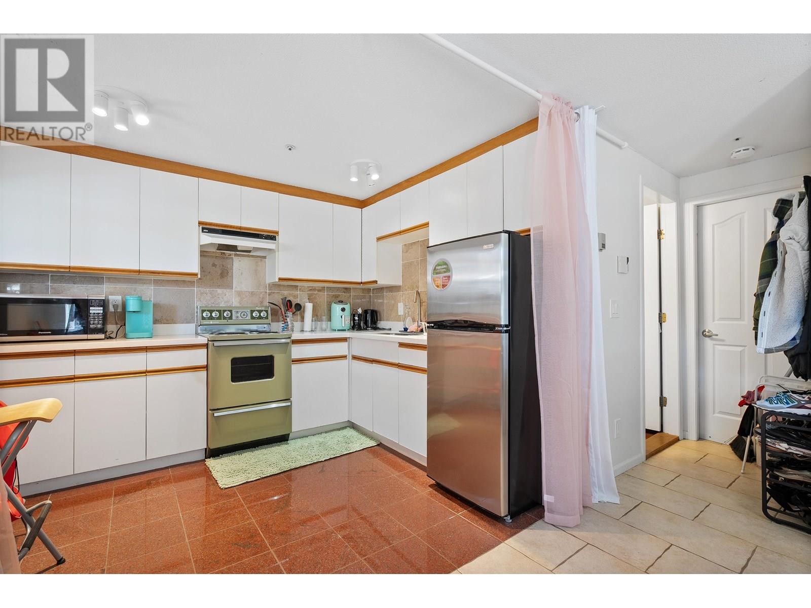












4988 SHERBROOKE STREET

,
Vancouver,




British Columbia
V5W3M2

