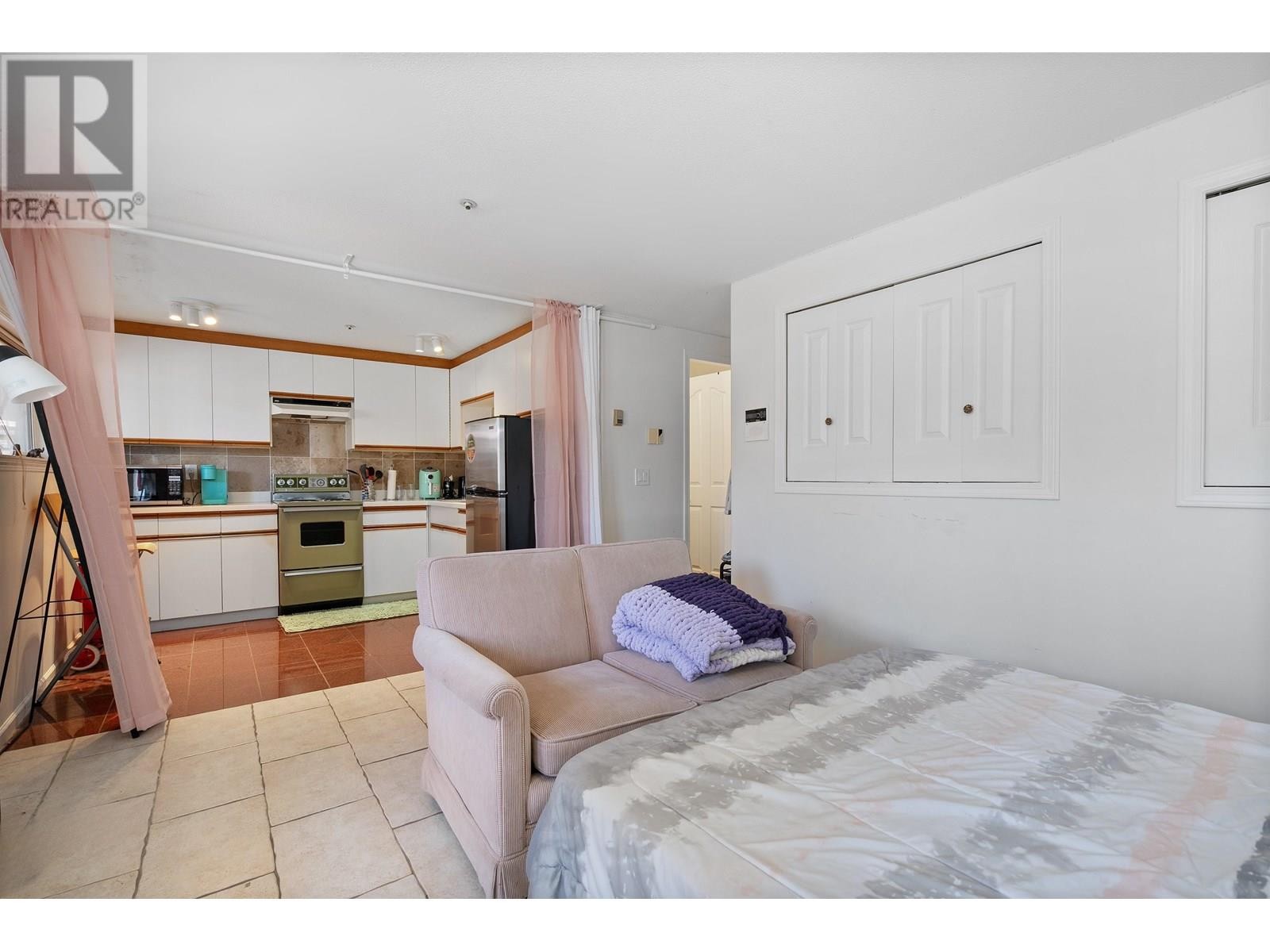 












4988 SHERBROOKE STREET

,
Vancouver,




British Columbia
V5W3M2

