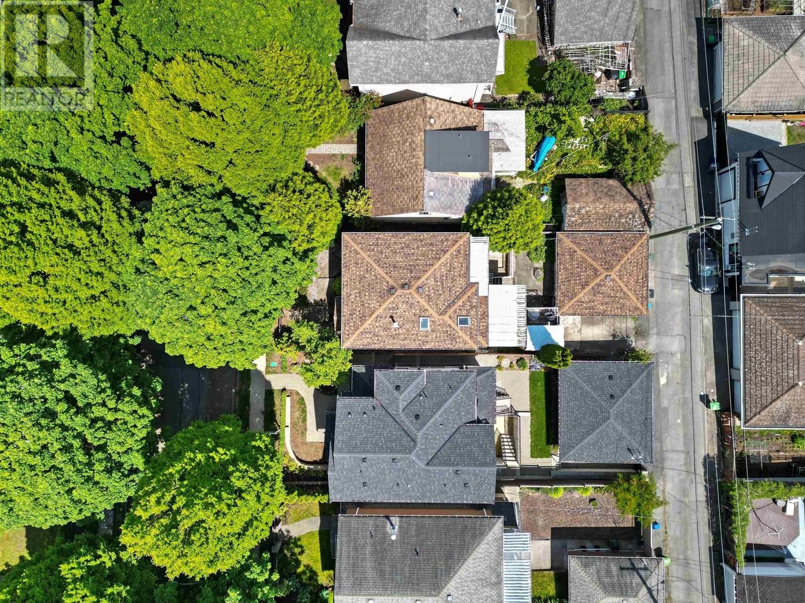 












4988 SHERBROOKE STREET

,
Vancouver,




British Columbia
V5W3M2

