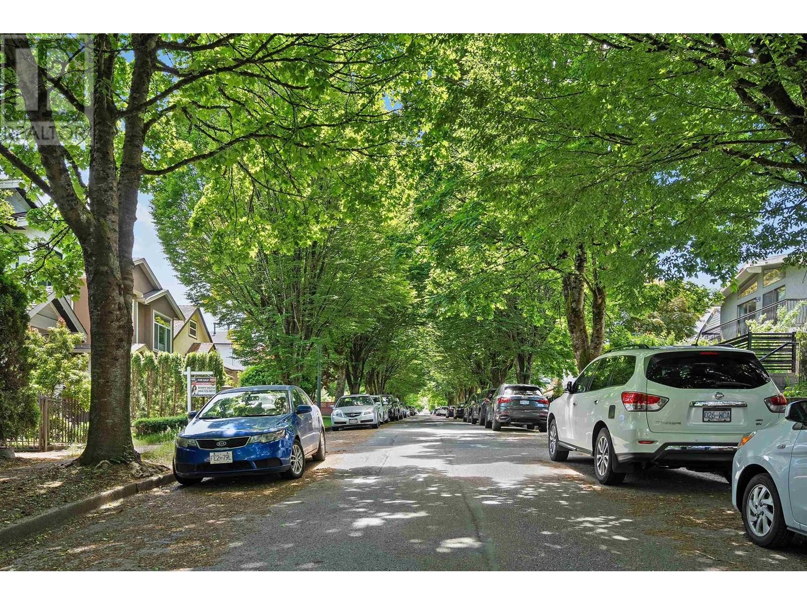 












4988 SHERBROOKE STREET

,
Vancouver,




British Columbia
V5W3M2

