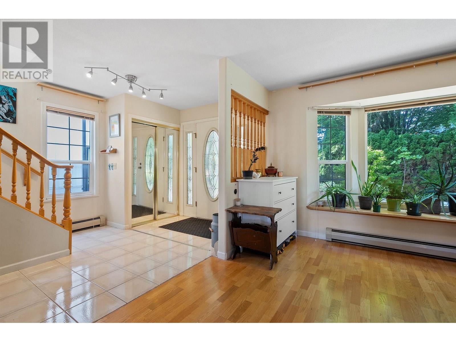 












4988 SHERBROOKE STREET

,
Vancouver,




British Columbia
V5W3M2

