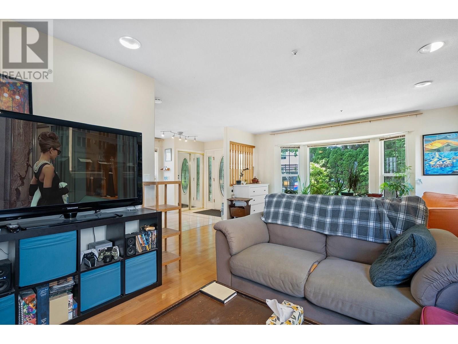 












4988 SHERBROOKE STREET

,
Vancouver,




British Columbia
V5W3M2

