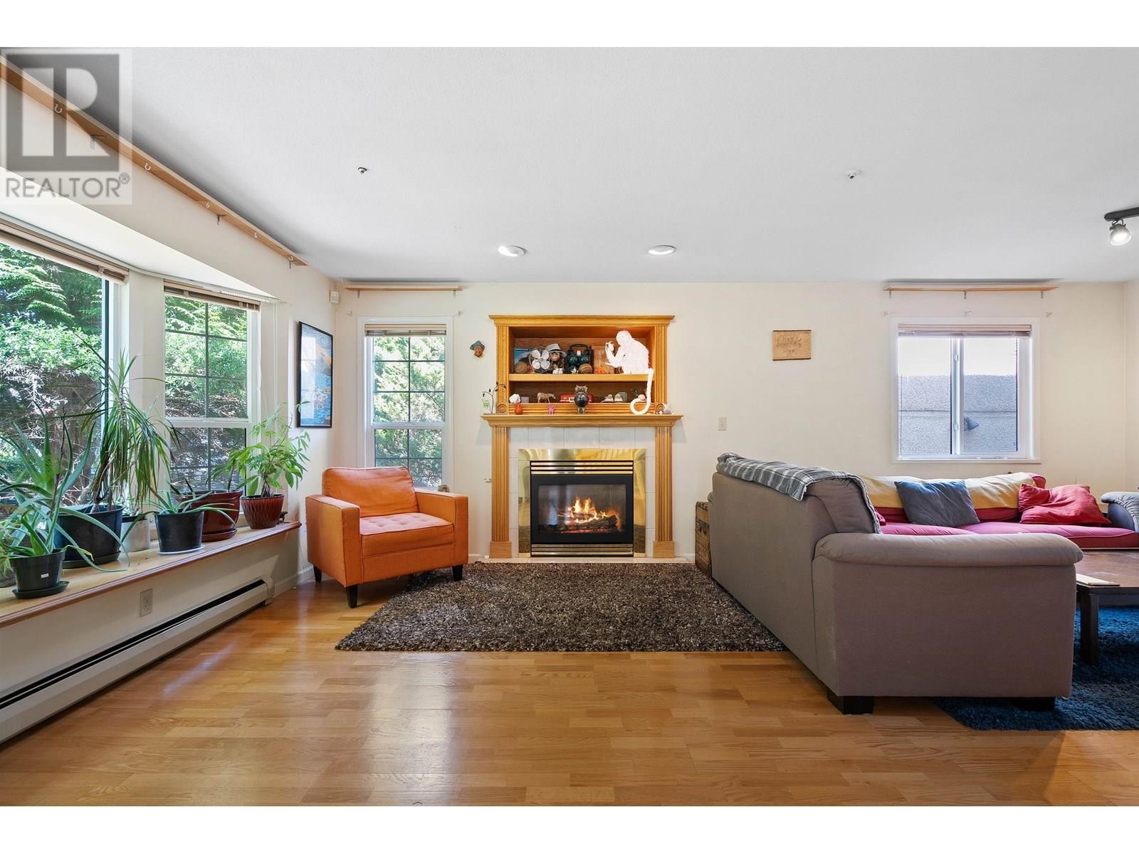 












4988 SHERBROOKE STREET

,
Vancouver,




British Columbia
V5W3M2

