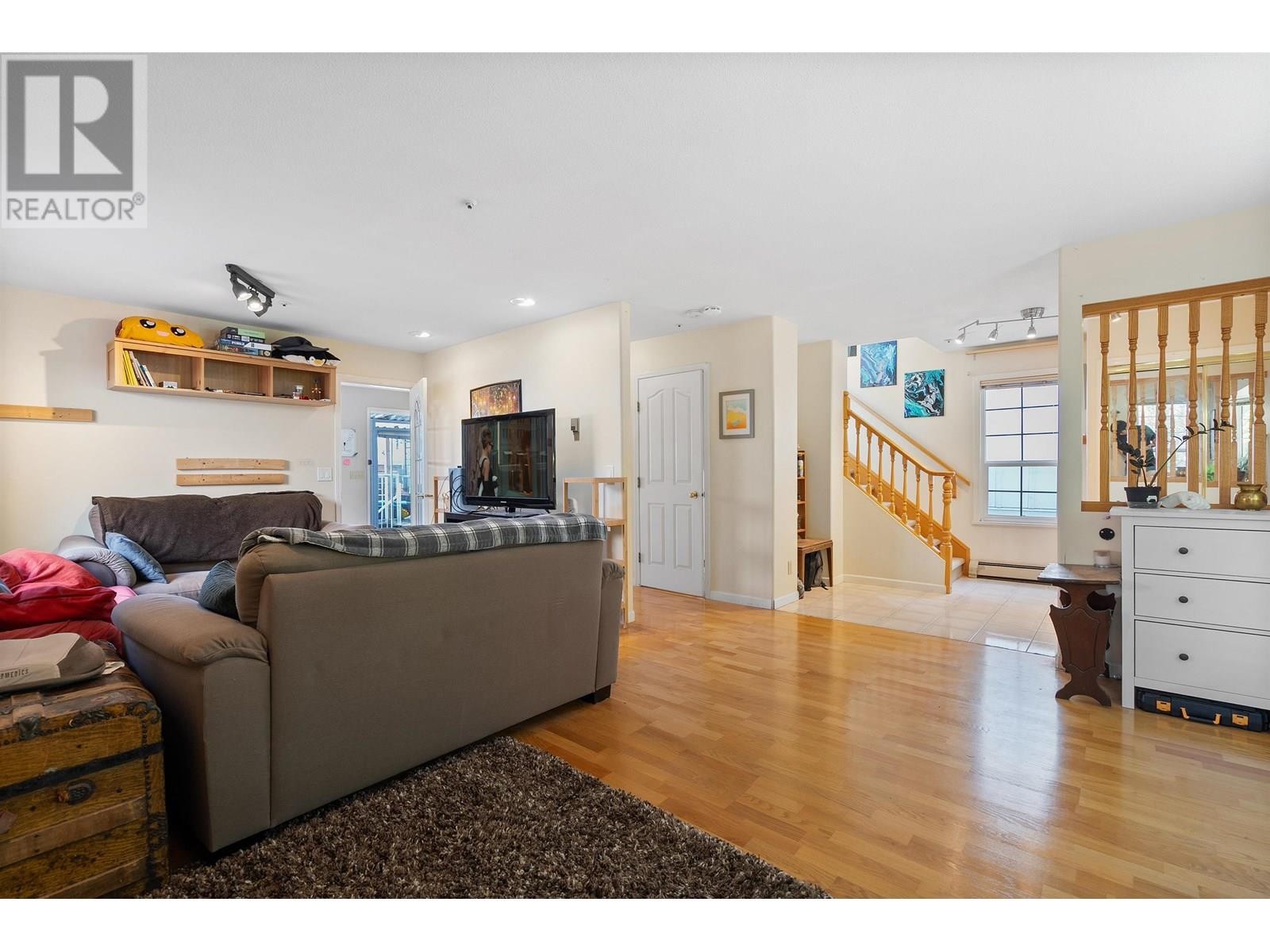 












4988 SHERBROOKE STREET

,
Vancouver,




British Columbia
V5W3M2

