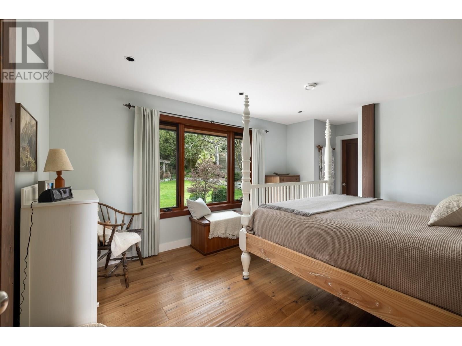 












986 TUDOR AVENUE

,
North Vancouver,




British Columbia
V7R1X7

