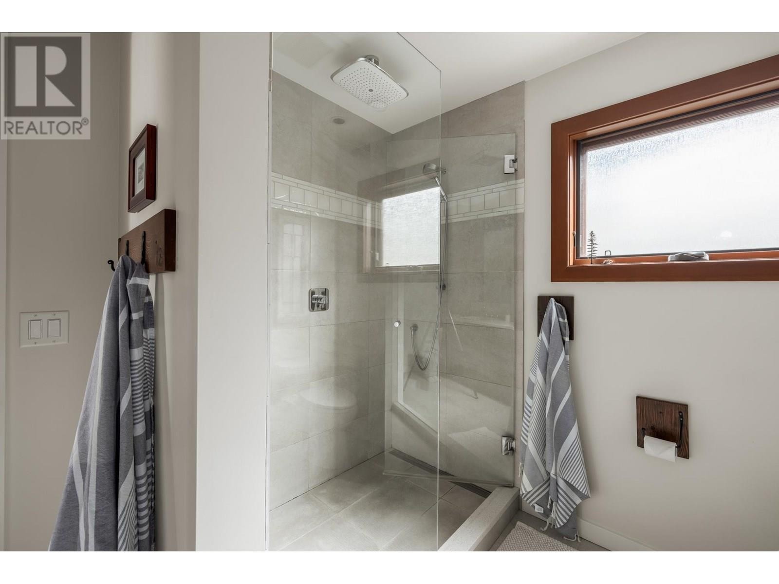 












986 TUDOR AVENUE

,
North Vancouver,




British Columbia
V7R1X7

