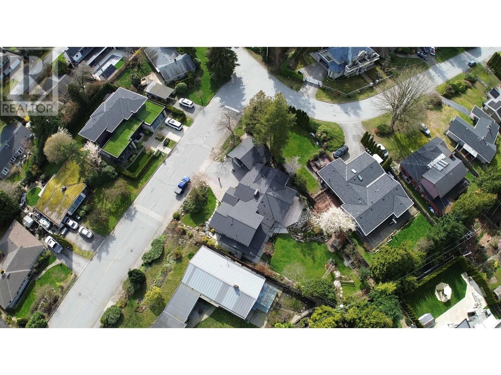 












986 TUDOR AVENUE

,
North Vancouver,




British Columbia
V7R1X7

