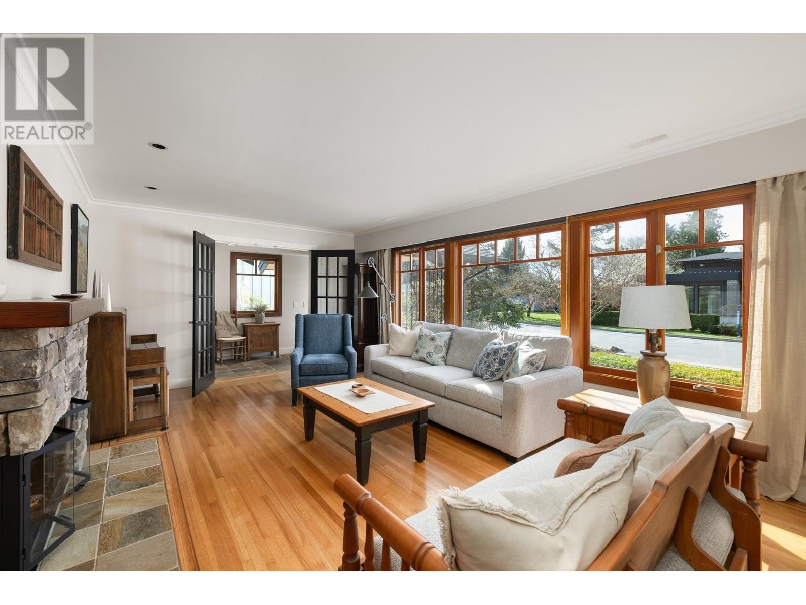 












986 TUDOR AVENUE

,
North Vancouver,




British Columbia
V7R1X7

