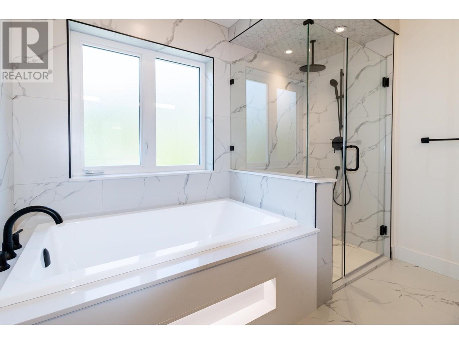 












38891 GARIBALDI AVENUE

,
Squamish,




British Columbia
V8B0E8

