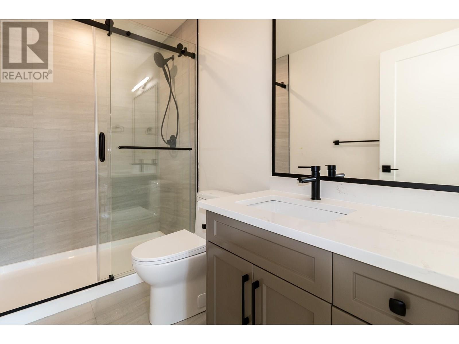 












38891 GARIBALDI AVENUE

,
Squamish,




British Columbia
V8B0E8

