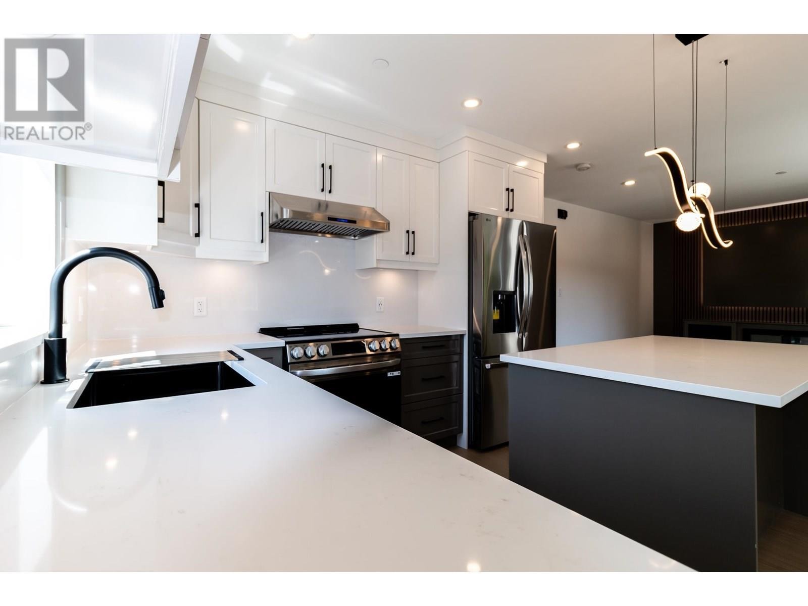 












1108 MAGEE STREET

,
Squamish,




British Columbia
V8B0E8

