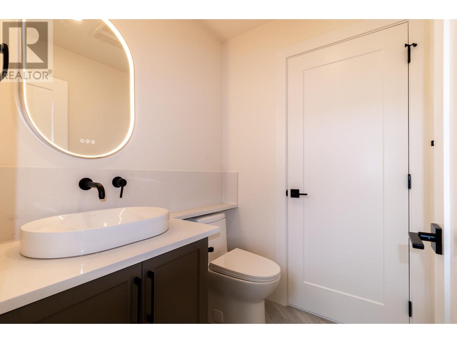 












1108 MAGEE STREET

,
Squamish,




British Columbia
V8B0E8

